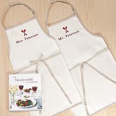 fun/_idea Mr Mrs Heart Funny Embroidered Bib Aprons Set Personalized Present Gifts Couples Wedding Anniversary Engagement Newlywed His /& Hers Cooking Chef Apron