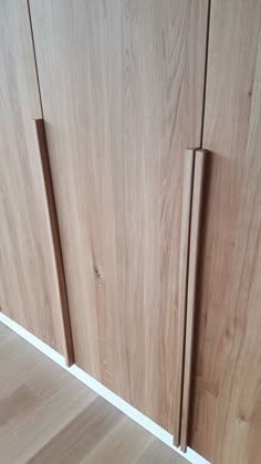 Vienna single door mirrored cabinet - white