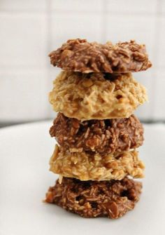 Keto No-Bake Cookies In 5 Minutes - 9 Delicious No-Bake Keto Dessert Recipes! Try these Low carb desserts for an ultimate indulgence without breaking your ketosis. These recipes are super easy to make and require no baking so you can't mess them up even if you're a terrible cook.