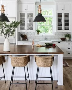 Friday Inspiration: Styling Opportunities — STUDIO MCGEE Modern Farmhouse Kitchen Decor, Kitchen Interior, Farmhouse Style, Farmhouse Design, Farmhouse Sinks, Design Kitchen