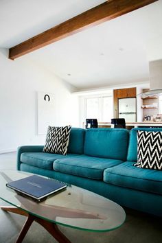 moderne sofas wohnzimmer einrichten hocker runder wandspiegel moderne sofas wohnzimmer einrichten hocker runder wandspiegel