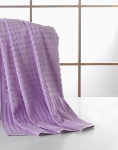 New Jonathan Adler Honeycomb 40/"x70/" Beach Towel Lavendar Border