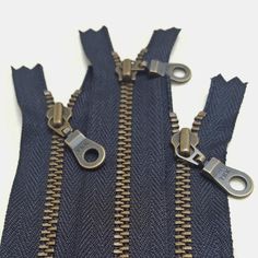 Gold Brass Zipper 10 13 18 20 23 25 28 30cm 36cm 41cm 46cm *Doughnut Pull* 4 5 6 7 8 9 10 11 12 14 16 18 UK 560 YKK NAVY