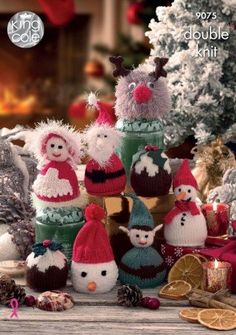KINGCOLE 4871-KNITTING PATTERN Snowman /& Santa Advent Cushions-Make your own.