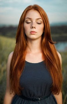Amateurin mit roten Haaren in Nylons Amateurin mit roten Haaren in Nylons