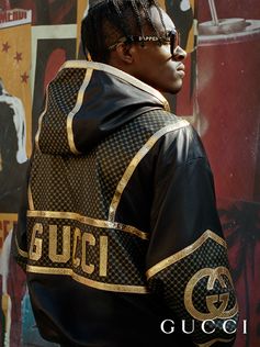 Introducing the Gucci-Dapper Dan collection for Fall Winter 2018. Dapper Dan, a well-known Harlem designer, invented his own style in the 80s and 90s. Now through his and Alessandro Michele’s artistic vision, a contemporary interpretation of streetwear and accessories for a new generation.