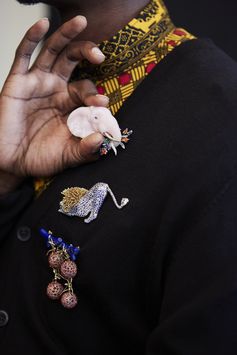 An Espiègleries brooch from the Les Mondes de Chaumet High Jewellery collection. This chapter of the collection elebrates Africa by evoking its lush flora and fauna, designed in collaboration with Kenyan artist Evans Mbugua.