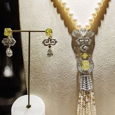 A glimpse at the Lumières Célestes set, unveiled for the first time at our Chaumet World event.⠀ #Chaumet #ChaumetWorld #ChaumetArtofJewellery #LumieresCelestes #HighJewellery