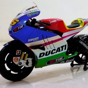 MOTO GP 1//24 SERIE 2 HONDA 125 DANIEL PEDROSA 2003 MOTORCYCLE