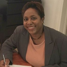 Alicia Roachford Brathwaite - Tech + Sales + Online Marketing Blogger