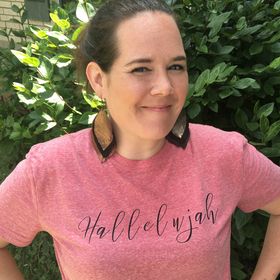 Lizzie Smiley | Blogger + Sign Maker