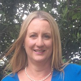 Iola Goulton | Reader. Writer. Editor.