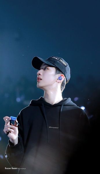 Wanna One Lai Guan Lin Wallpaper