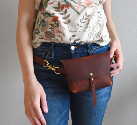 The Bogota Hip Bag Belt Bag In Rustic Red Kodiak Leather Etsy 2021 Canta Canta Modelleri Deri