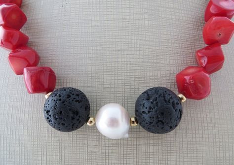 Hermosas collar de piedras preciosas lava y corales
