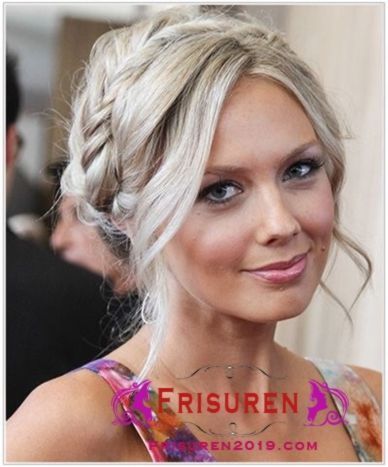 Einfache Oktoberfest Frisuren 2019 Dirndl Frisuren 2019 Trends Frisuren2019 Com Das Oktoberfest Hat Wenig Z Oktoberfest Hair Hair Styles Braided Hairstyles