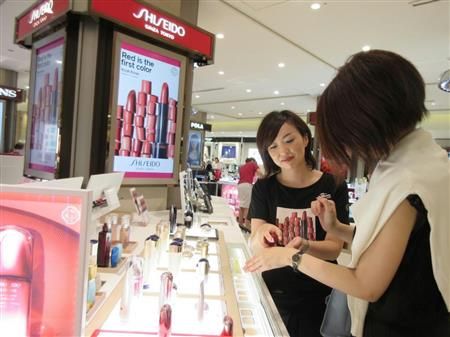大手百貨店内にある資生堂の化粧品売り場 東京 銀座 資生堂 化粧品 競合 明暗 大手百貨店内にある資生堂の化粧品売り場 東京 銀座 資生堂 化粧品 競合 明暗