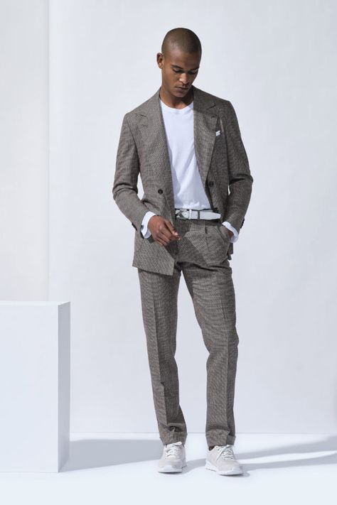sneakers with suits trend
