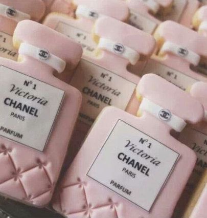 プチギフトにどうぞ Chanelモチーフの可愛いアイシングクッキーをあつめましたにて紹介している画像 Chanel Cookies Chanel Cake Beautiful Cookies プチギフトにどうぞ Chanelモチーフの可愛いアイシングクッキーをあつめましたにて紹介している画像 Chanel Cookies Chanel Cake Beautiful Cookies