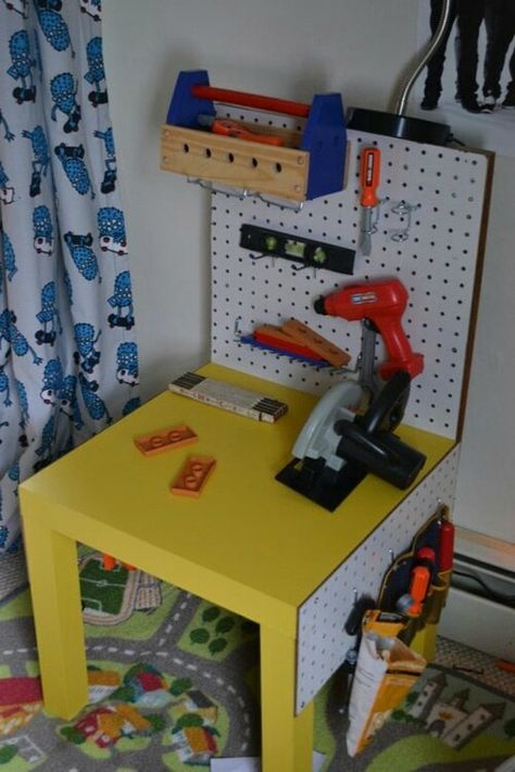 IKEA Hack Baut eine Kinder-Werkbank aus einem Couchtisch - GEO - designer couchtische phantasie anregen IKEA Hack Baut eine Kinder-Werkbank aus einem Couchtisch - GEO - designer couchtische phantasie anregen
