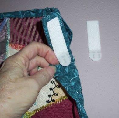 Quilt Hanging Tip Using 3M Command Strips by Shirley Wooten