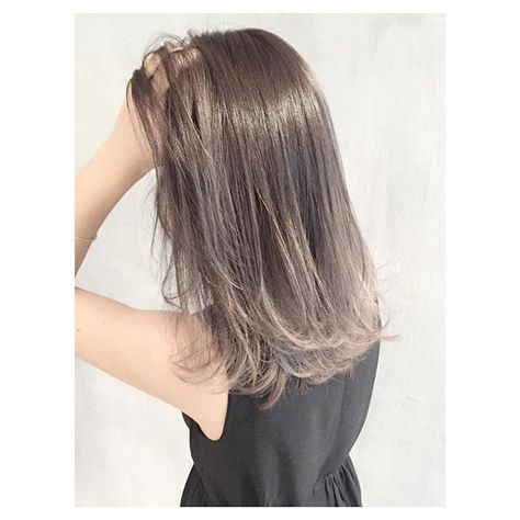 ホワイトグレージュグラデーションもまだまだ人気です グラデーションカラー ボブ ロングヘアー ショートヘア ヘアアレンジ ヘアカラー 外国人風 髪色 アッシュ 内巻き 外ハネ ヘアスタイル スタイリング 巻き方 スタイリン Hair Color Hairstyle Hair ホワイトグレージュグラデーションもまだまだ人気です グラデーションカラー ボブ ロングヘアー ショートヘア ヘアアレンジ ヘアカラー 外国人風 髪色 アッシュ 内巻き 外ハネ ヘアスタイル スタイリング 巻き方 スタイリン Hair Color Hairstyle Hair