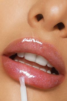 Pin By Yaa Peasah On Makeup Glossy Lips Makeup Glossy Lips Lip