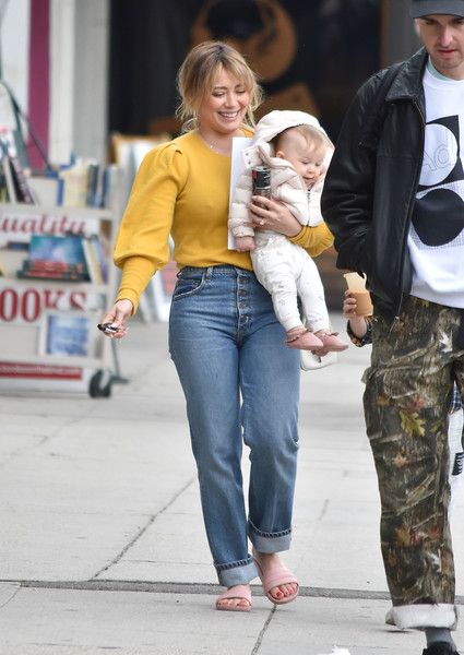 Hilary Duff Photos Photos Hilary Duff And Her Daughter Banks Are Seen Out In L A Hilary Duff The Duff Hilary Duff Style