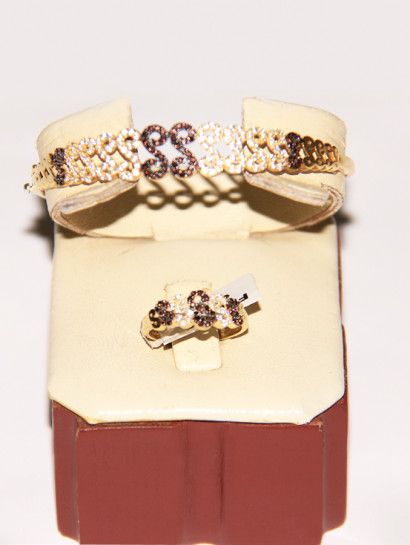 نصف طقم ذهب عيار 18 نصف طقم ذهب أسورة وخاتم خصم 15 على المصنعية Jewelry Jewelrymaking Love Women Gold Gold Wedding Rings Engagement Rings Engagement