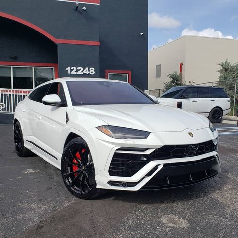 2019 Lamborghini Urus Color Keyed White with Gloss Black
