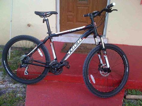 trek 4300 mountain bike