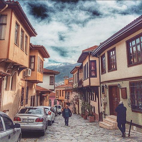 Tlg Kndmr On Instagram Gecmis Zamanin Sihrini Tasiyan Sokaklar Bursa Bursacity Sehribursa Tophane Cloudporn Buildings Down Seyahat Eski Evler Bursa