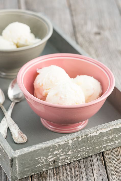 Selbstgemachtes Joghurteis Rezept Rezepte Pinterest Frozen So Einfach Macht Man Cremiges Joghurteis Selber Joghurt Mit Etwas Puderzucker Und Zitronensaft Verrühren Halbsteif Geschlagene Sahne Dazu Geben