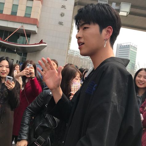 Ikon Junhoe June 구준회 ジュネ 街中に普通にこんなイケメン現れたらそら危険よなww もみくちゃにならなかった事が幸い 早く生ジュネ拝みたい Ikonジュネ よな イケメン Ikon Junhoe June 구준회 ジュネ 街中に普通にこんなイケメン現れたらそら危険よなww もみくちゃにならなかった事が幸い 早く生ジュネ拝みたい Ikonジュネ よな イケメン