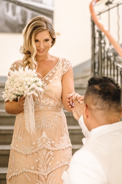 Der First Look Hochzeitsoutfit Kleid Hochzeit Braut