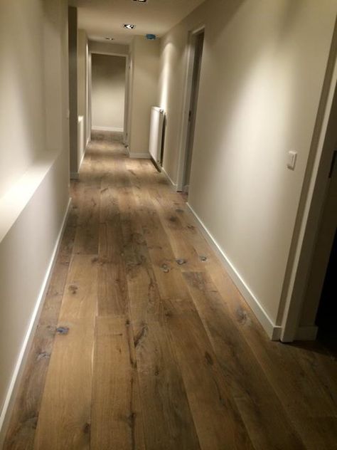 Robuuste eiken houten vloer met een white wash afwerking ...