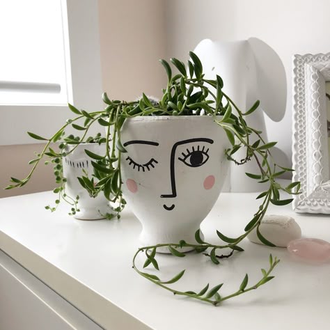 Indoor Plant Pots - How to Pick a Pot for Your Plant and Your Home Flower Pot Art, Flower Pot Design, Flower Pot Crafts, Diy Flower Pots, Diy Pots, Clay Pot Crafts, Diy Flowers, Indoor Flower Pots, Plant Crafts