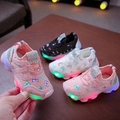 A8lhtika Paidika A8lhtika Papoytsia Gia Koritsia Me Diakosmhtikes Petres Kai Lampera Pelmata In 2021 Kid Shoes Childrens Shoes Kids Running Shoes