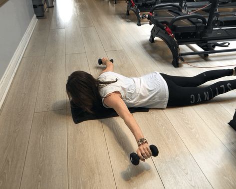 nadar para enflaquecer brazos