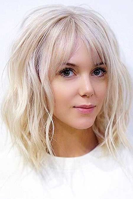 21 Mittelschichtige Haarschnitte Mit Pony In 2020 Haarschnitte Fur Dunnes Feines Haar Haarschnitt Longbob Frisuren Feines Haar