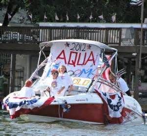 A Ski Boat With Skier In Tow Passes By The Waterfront Homes On Lake Lbj In Kingsland Texas Herronstock Com In 2020 Waterfront Homes Ski Boats Highland Lakes