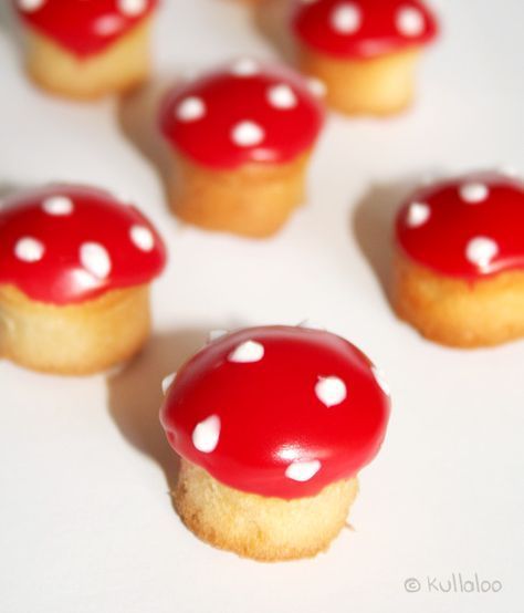 Mini-Muffins als Fliegenpilze dekorieren | kullaloo