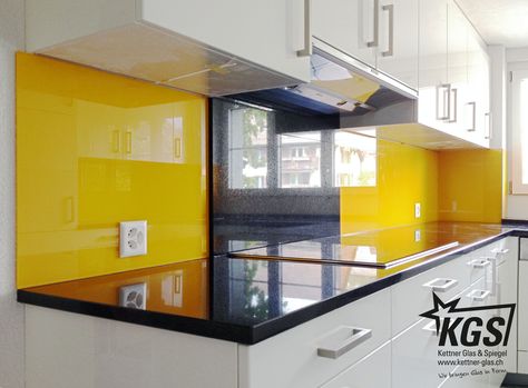 Mehrteilige, sonnengelbe #Glas- #Küchenrückwand von ihrer - glasrückwand küche beleuchtet Mehrteilige, sonnengelbe #Glas- #Küchenrückwand von ihrer - glasrückwand küche beleuchtet