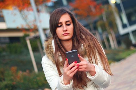 Dating-apps schreiben ein wenig über sich