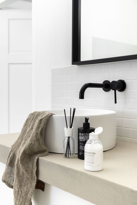 Badkamer badmeubel zelf maken met hout en beton cire in ...