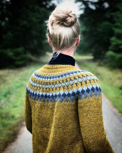 100+ Genser ideas in 2020 | knitting inspiration, knitting Novita genser med hullmønster STRIKKEPAKKER