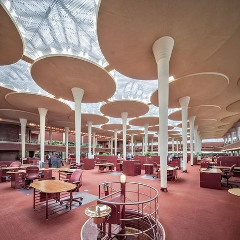 SC Johnson and Son Administration Building in Racine, Wisconsin- Frank Lloyd Wright Frank Lloyd Wright Architecture, Frank Lloyd Wright Homes, Iconic Buildings, Amazing Buildings, Organic Architecture, Modern Architecture, American Architecture, Johnson Wax, Frank Johnson