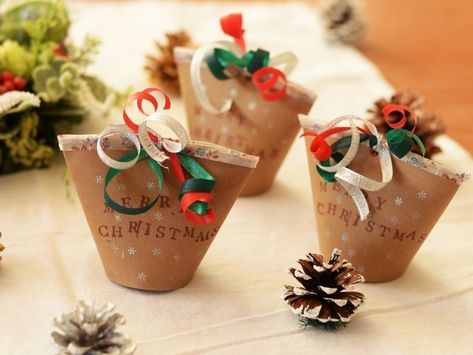 紙コップや100均グッズで クリスマスパーティにピッタリ おしゃれなラッピングテク 紙コップラッピング クリスマス 手作り クリスマス 飾り 子ども 紙コップや100均グッズで クリスマスパーティにピッタリ おしゃれなラッピングテク 紙コップラッピング クリスマス 手作り クリスマス 飾り 子ども