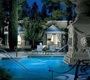 Rooftop Pool With Service Great Price Pbj At 10pm Excellent Reviews New Orleans Hotels Haunted Places Stay The Night