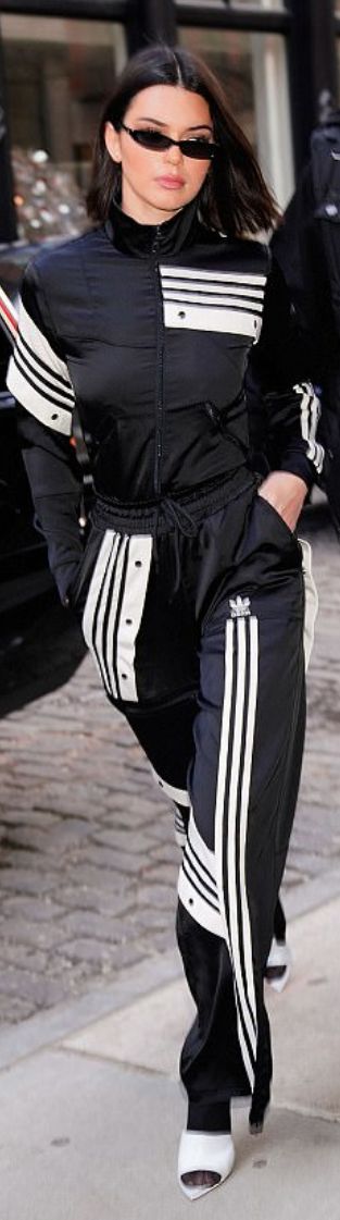 pantaloni adidas kendall jenner pantaloni adidas kendall jenner